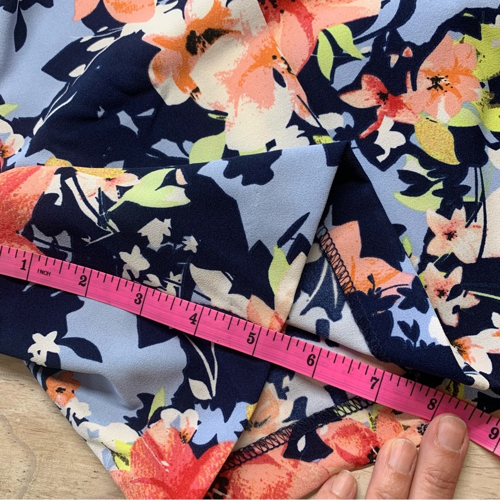 NWOT New York & Company Floral Shorts - Picture 4 of 11